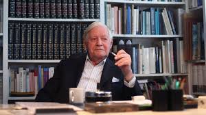 Von bibi, november 10, 2015 in am rande bemerkt. Helmut Schmidt Sass Kurz Vor Seinem Tod Noch Am Schreibtisch Stern De