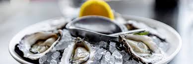 Lay the oysters with the deep side down on the ice and make sure the ice doesn't melt. How To Serve And Eat Raw Oysters At Home The Star Moments