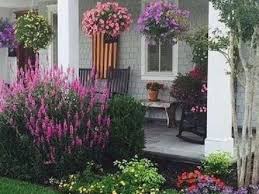 Peace lily tetap dapat berbunga meskipun di dalam ruangan. Desain Taman Bunga Di Halaman Rumah Yang Indah Dan Menarik