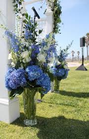 36 Trendy Wedding Ceremony Flowers Pedestal Receptions Blue Flower Arrangements Ceremony Flowers Wedding Flower Arrangements