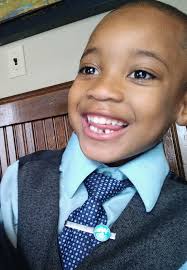 Would someone be able to put the little boy in the picture with the girls  please, only picture we could get of him, thank you in advance ❤️💙🩷💙