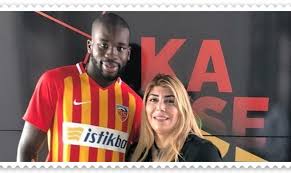 Kayserispor'dan ayrılan fransız futbolcu wilfried kanga'nın sarı kırmızılı takımdaki performansı geçer not almadı. Angers Takiminda Forma Giyen Wilfried Kanga Ile Yapilan Gorusmelerin