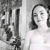 Marisa Bruce's Instagram, Twitter & Facebook