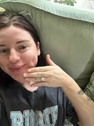 Jennifer Biggerstaff's Instagram, Twitter & Facebook