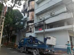 Đến 7h30 tối 7/5, lực lượng phòng cháy chữa cháy và cứu nạn cứu hộ (công an quận 11) và phòng cháy chữa cháy khu vực 1 thuộc phòng cháy chữa cháy và cứu nạn cứu hộ. Giáº£i Cá»©u 6 NgÆ°á»i Máº¯c Káº¹t Trong Vá»¥ Chay Nha Dan Vov Vn