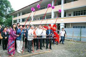 Young inventors from sjk chung hua batu 15 win silver award. Chinese Primary School S New Block Ready By Year End Borneo Post Online