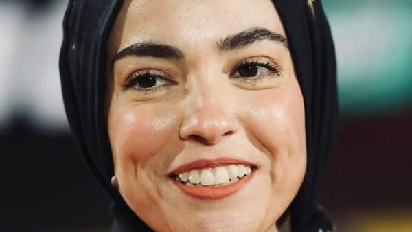 أم مكة على مقاعد البدلاء.. ظهور خاص لزوجة محمد صلاح في احتفالات المنتخب
