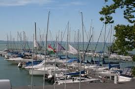 Jul 30, 2014 · a balatonfüredi yacht club a csütörtöktől vasárnapig rendezi meg a melges 24 és a 11m od osztályok hazai csúcseseményét, amely az utolsó két versenynapon kiegészül a limitless füred kupa osztályaival. Entspannung Am Balaton