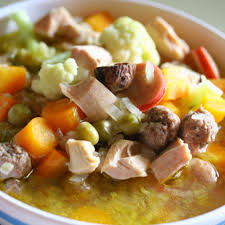 Bahan yang digunakan sederhana, dan cara membuatnya juga mudah. 2 Resep Sup Ayam Bening Sosis Gurih Resep Hari Ini