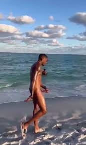 Straight Black man with enormous dick on nude beach - ThisVid.com