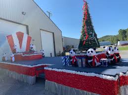 Can you already feel the familiar buzz of the holiday season in your chest? Creative Floats Parade Floats Parade Float Builder Parade Float Ideas