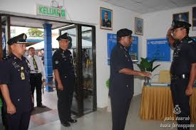 Jika ada sebarang maklumat berkenaan kegiatan jenayah di sekitar kawasan anda boleh menghubungi di talian 067991222. Lawatan Ydh Sac Dato Polis Daerah Kuala Terengganu Facebook