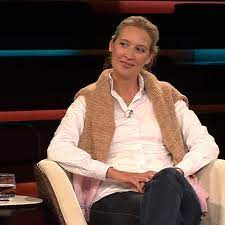 Die website ist in kürze wieder erreichbar. Alice Weidel Bei Markus Lanz Alles Lassig Alles Gaga Stern De
