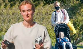 Kruger has the lowest google pagerank and bad results in terms of yandex topical citation index. Diane Kruger Dotes On Her 20 Month Old Daughter During A Walk In The Park Together Daily Mail Online