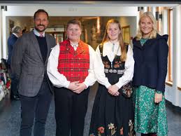 Jun 14, 2021 · og maten har elevane fått heilt gratis. Kronprinsparet I Skjak Det Norske Kongehus