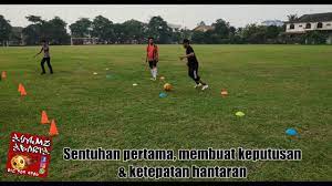 Diposkan 6th may 2012 oleh jun_materi program latihan 3 bulan sepak bola. Latihan Bola Sepak Sentuhan Pertama Kawalan Bola Ketepatan Hantaran Football Soccer Training Youtube