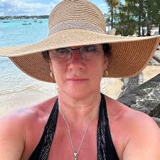 Just wanted to give a big shout out for Air Mauritius too. I know there has  been a lot of negativity around them recently but we were very impressed.  The seats and