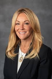 Suzanne Wright's Instagram, Twitter & Facebook