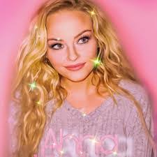 Brianna Waters's Instagram, Twitter & Facebook