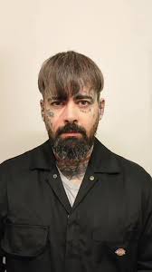 @Reuzel Pomade Surf Cream is a texture-enhancing cream that recreates a  day- at-the-beach look. For added texture, lift, and definition, the  mattifying formula can be used