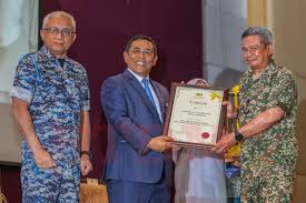 Menteri kanan pertahanan, yb dato' sri ismail sabri yaakob telah menyampaikan amanat tahun baharu 2021 yang diadakan secara maya pada 18 januari 2021 di. Majlis Amanat Pegawai Pengawal Dan Penganugerahan Ptj Terbaik 2019 Berita Tentera Darat Malaysia