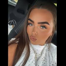 Anonymous as i don't want my old lash tech to see this. Can anyone  recommend a good lash tech please?😁