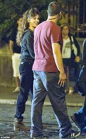 9 penelope cruz's hairstyle here is chic and minimalistic. Penelope Cruz Debuts Her New Big Curly Hair Style On The Set Of Her New Film Daily Mail Online