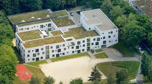 A greenhouse (also called a glasshouse, or, if with sufficient heating, a hothouse) is a structure with walls and roof made chiefly of transparent material, such as glass, in which plants requiring regulated climatic conditions are grown. Konzept Kartei Der Not