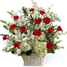 Sympathy flowers are a sweet and tasteful way of showing compassion and support for someone who has lost a loved one.even if you're far away from those who are grieving, sending a sympathy bouquet to the bereaved lets them know that you're thinking of them—even if you can't visit them or attend the funeral.our local florists craft heartfelt bereavement flowers. Ftd In Loving Memory Sympathy Flowers Arrangement At 1 800 Florals Ftd Florist
