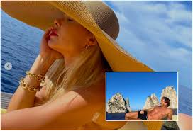 Senza contare che la vestono sempre con vestiti spettacolari. Ilary Blasi E Totti Battaglia Instagram In Barca A Capri E Guerra Aperta