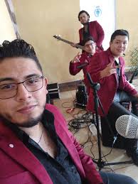 Alejandro y Su Grupo Místico.
