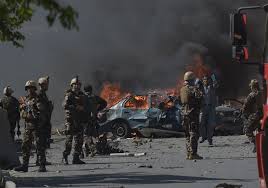 Biden belooft wraak voor de zelfmoordaanslagen in kabul. Dodental Aanslag Kabul Stijgt Tot Boven 150 Buitenland Ad Nl
