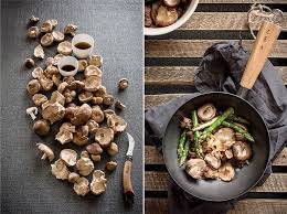 La cocina en wok es una técnica de cocción rápida, sencilla y muy saludable que, además de respetar el valor nutritivo de los alimentos, realza su lo mejor de cocinar con un wok es que consigues que los pescados y carnes se mantengan crujientes y las verduras tersas, conservando todos sus aromas. Como Cocinar Al Wok Como Cocinar Wok Cocina Oriental