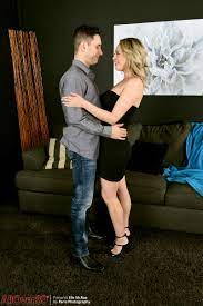 Milf brings guy home from the bar. Porn Star Com Twitterren Elle Mcrae Cumemployed Brings Home A Guy From The Bar For Instant Sex Nsfw Hardcore Gallery Starring Bradknightxxx Courtesy Of Allover30 Here Https T Co Jyuyunmxnv Hot Milf Foxxxmodeling Https T Co