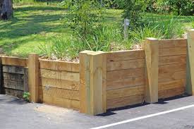 Hang Abfangen Holz In 2020 Gartenstutzmauern Vorgarten Dekor Terrassengarten