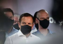 He supports reduction of the age of criminal responsibility in brazil and political and electoral reform. Doria E Covas Suspendem Gratuidade De Transporte Publico Para Idosos De 60 A 65 Anos De Idade Alagoas 24 Horas Lider Em Noticias On Line De Alagoas