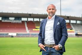 Stats de carrière (apparitions, buts, cartons) et historique de transfert. L Arrivee De Giorgio Contini En Images