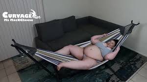 Bbw trying to sit - ThisVid.com
