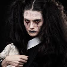 Anleitung make up basis schminken für das schminken benötigen sie folgende schminke und zubehör: Halloween Make Up Horrormadchen Schminken Buttinette Faschingsblog