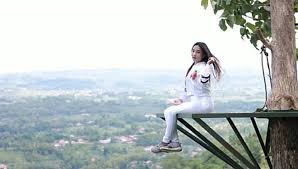 Bukit cinta pamekasan berlokasi di jalan lawangan daya, kelurahan sentol, kecamatan pademawu, pamekasan regency. Wisata Puncak Ratu Hadirkan Keindahan Pamekasan Dari Atas Bukit Times Indonesia