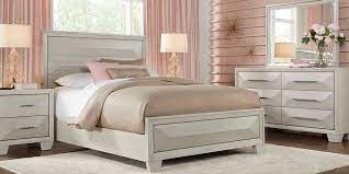 Sofia Vergara Cambrian Court White 7 Pc Queen Panel Bedroom Rooms To Go Bedroom Rustic Bedroom Furniture Bedroom Furniture Sets