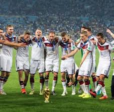 With demarcus beasley, franz beckenbauer, thomas beheshti, georg behlau. Sp Fussball Wm 2014 Dfb Film Kino Tv Dfb Weltmeister Film Die Mannschaft Kommt Im November Welt