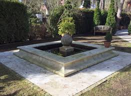 Bassin Carre En Pierre De Taille Avec Boule Centrale Fabrication Artisanale Atelier Alain Bidal Jardin En Carre Fontaine Pierre Bassin De Jardin