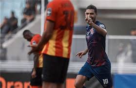 سببت أعمال الشغب والقنابل المسيلة للدنوع في تأجيل مباراة الأهلي ضد الترجي التونسي، عن نصف نهائي دوري الأبطال. Hr9odakcqv9 Zm