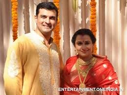 There are so many actors and actresses in the bollywood who have changed their name to make suitable with modern time. Bollywood Actresses Who Married Divorced Actresses Who Married Divorcees Actresses Love Divorcee Filmibeat