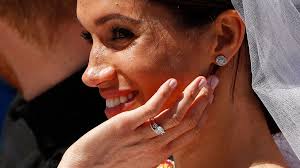 Meghan markle stacked her engagement ring with thin diamond bands for the elle women in television celebration on january 24, 2013, months before her divorce. Meghan Markle Remodels The Engagement Ring Given To Her By Prince Harry For A Way Fancier Look