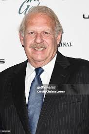 Honoree Robert Barth attends the Cedars-Sinai Board Of Governors... News  Photo