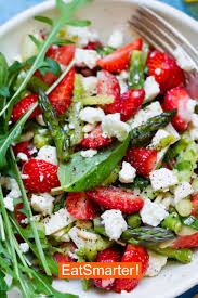 Erdbeer Spargel Salat Mit Feta Und Pinienkernen Rezept In 2020 Spargelsalat Salat Mit Erdbeeren Spargelsalat Rezept