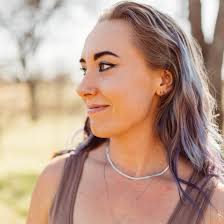 Amazon.com: JIMEJV Faros delanteros recargables, 5 modos de luz, foco de  haz ancho de 230° con sensor de movimiento, faro LED ligero impermeable con  clips para sombrero duro, lámpara de cabeza para