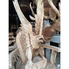 Tampilannya yang gagah, membuat siapa saja yang melihatnya pasti terpana. Patung Burung Elang Ukiran Kayu Jati Furniture Jepara Shopee Indonesia